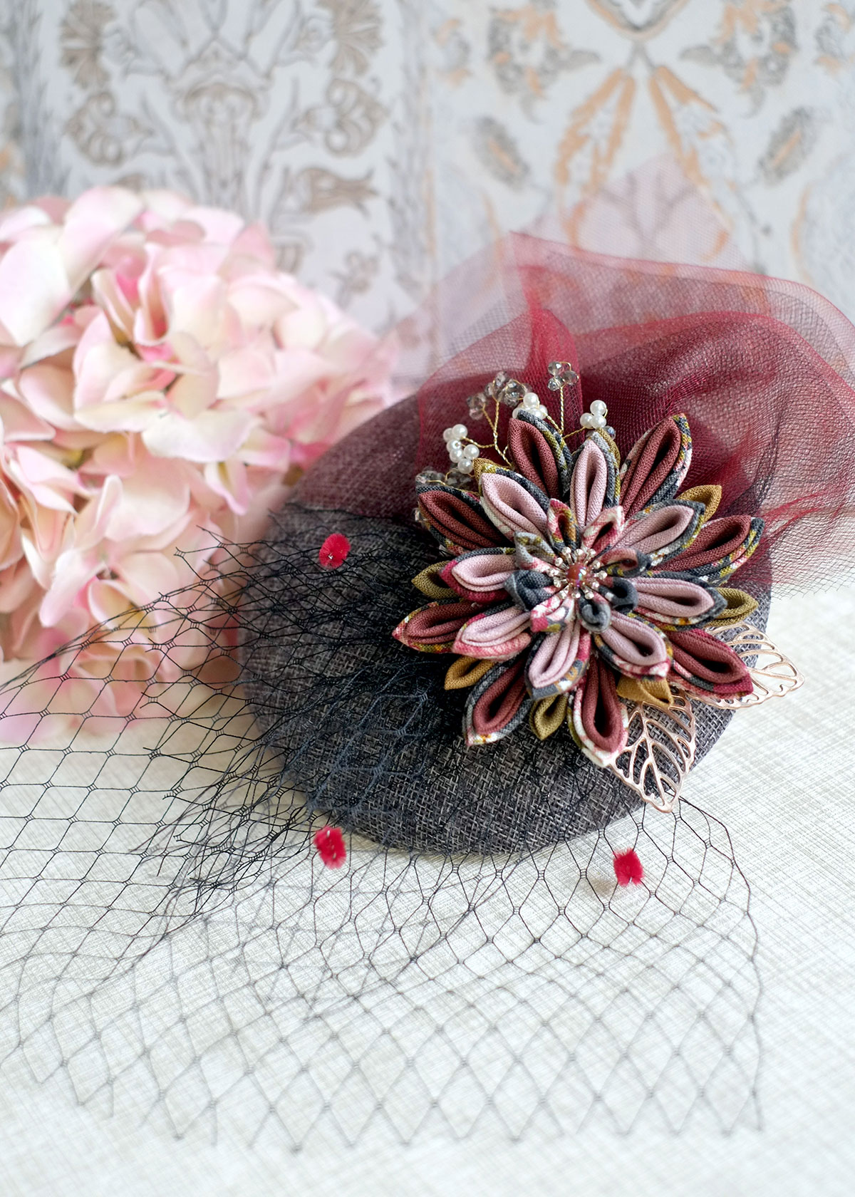 つまみ細工手作－和洋小禮帽。莫蘭迪調(灰紅)